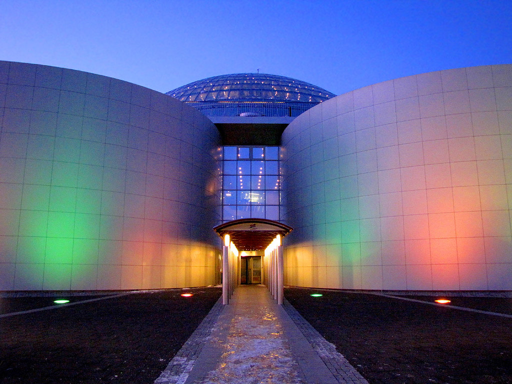 Dramatic commercial lighting design at dusk